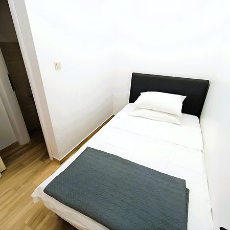 Apartments In Turanj, 20M From The Beach Sukosan Luaran gambar